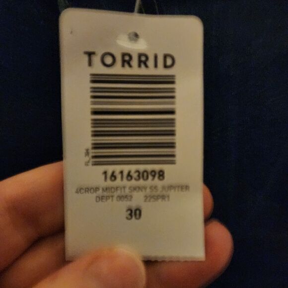 30W Torrid Crop Skinny Fit Mid Rise Jean Super Soft Midfit Blue Denim Stretch NW - Picture 6 of 8